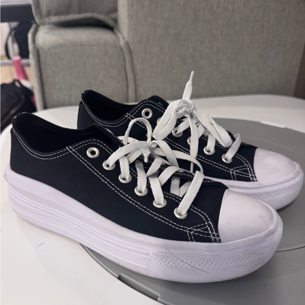 Converse Chuck Taylor All Star Move Canvas Platform Low Top Women’s size 8.5